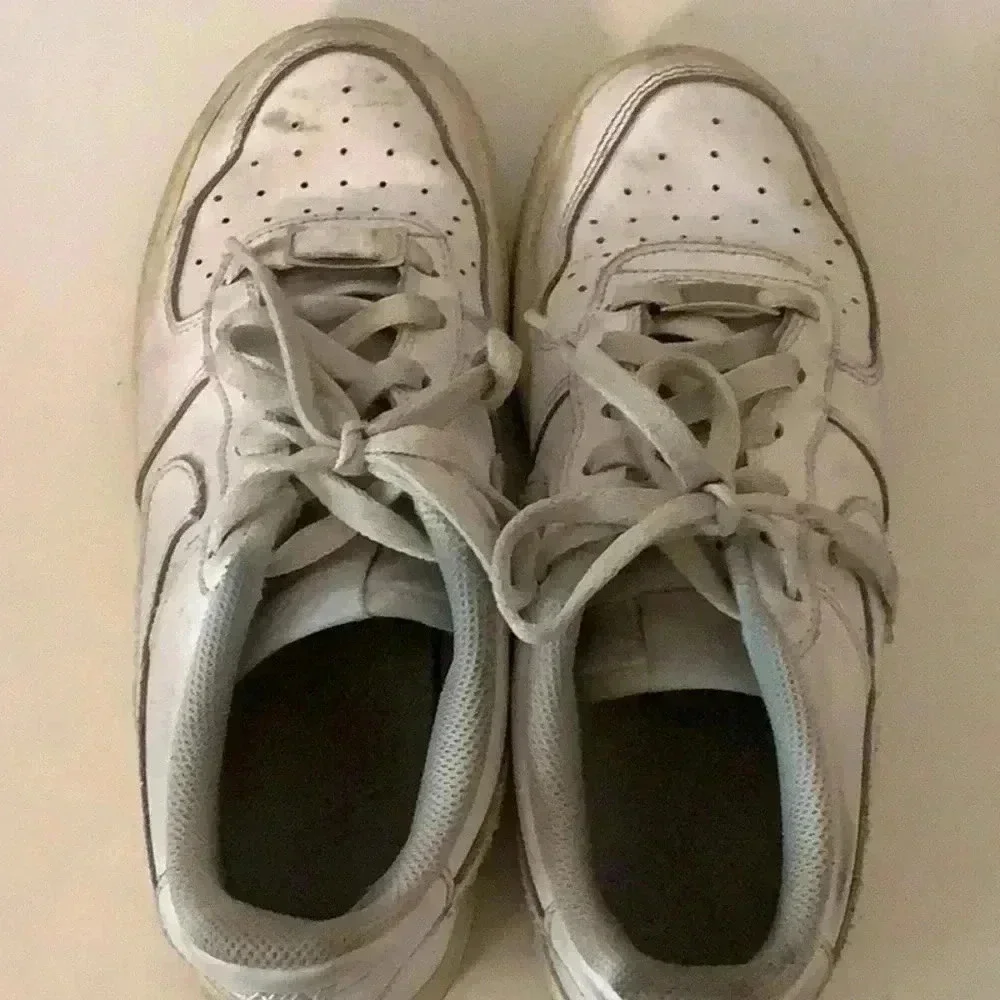 Nike size 6Y Preloved